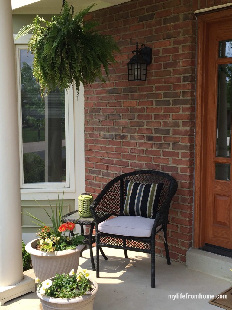 Spring Porch Ideas & Inspiration by www.whitecottagehomeandliving.com