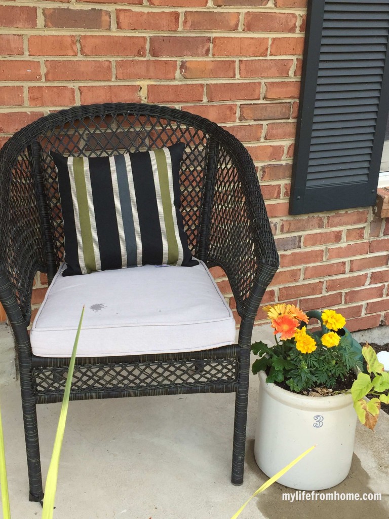 Spring Porch Ideas & Inspiration by www.whitecottagehomeandliving.com