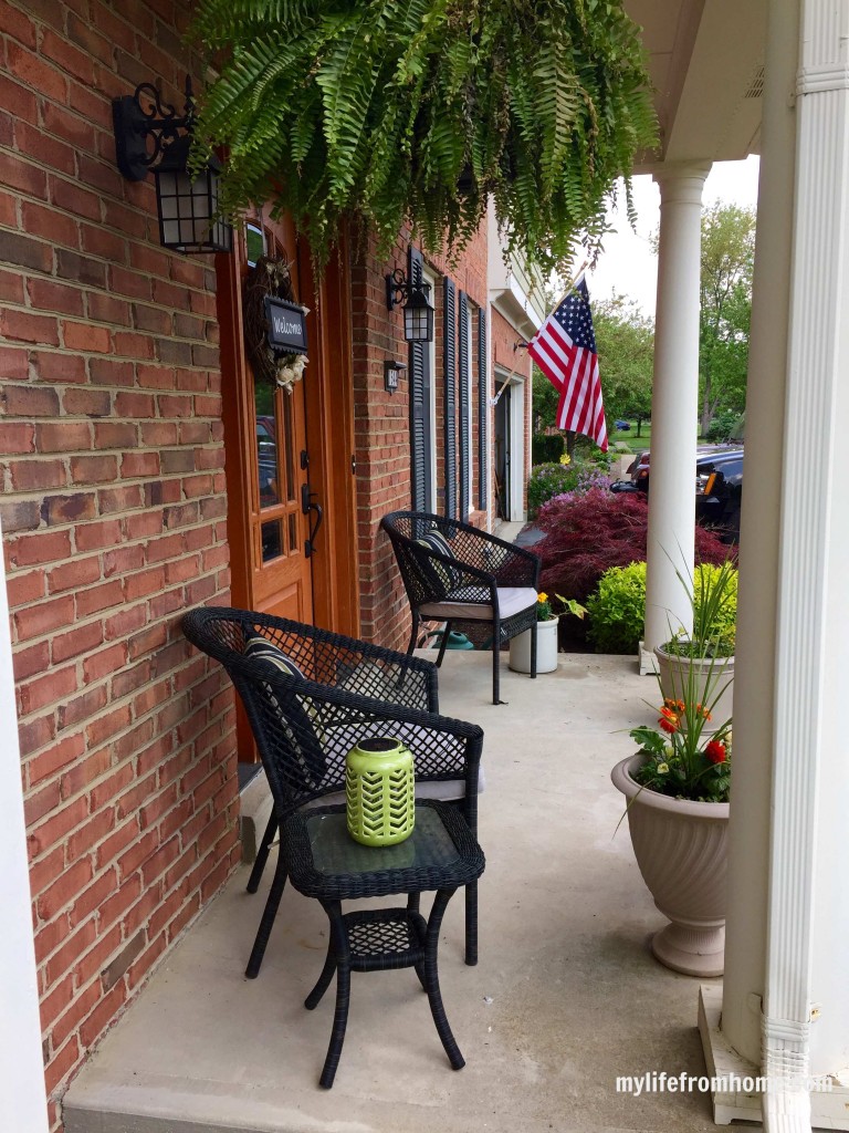 Front Porch Updates for Spring by www.whitecottagehomeandliving.com