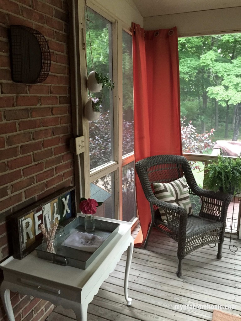 Screened In Porch Decorating Ideas & Inspiration by www.whitecottagehomeandliving.com