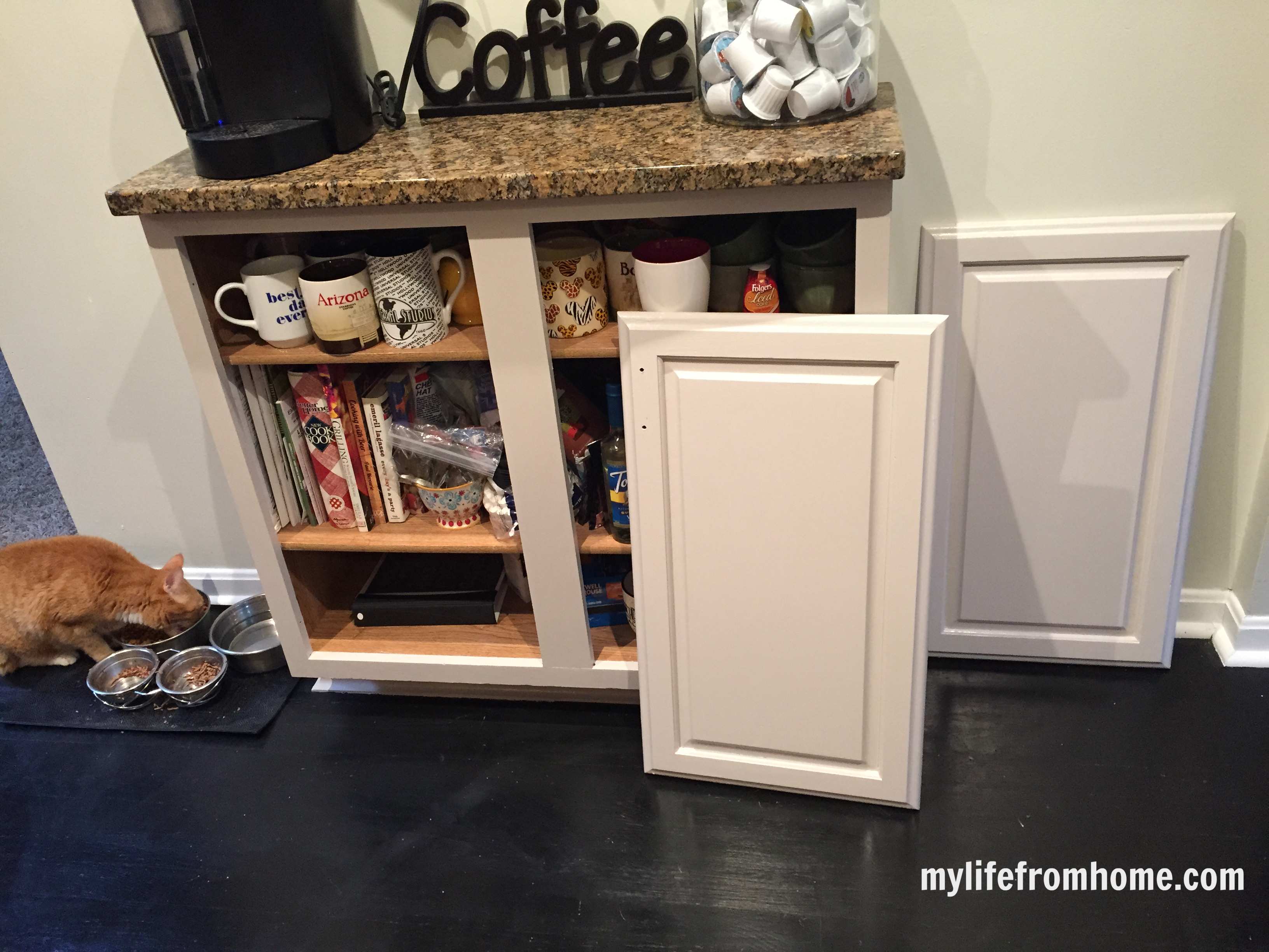 Painted cabinets in the kitchen, step by step instructions | painted cabinets | kitchen | painting cabinets | paint | kitchen transformation |