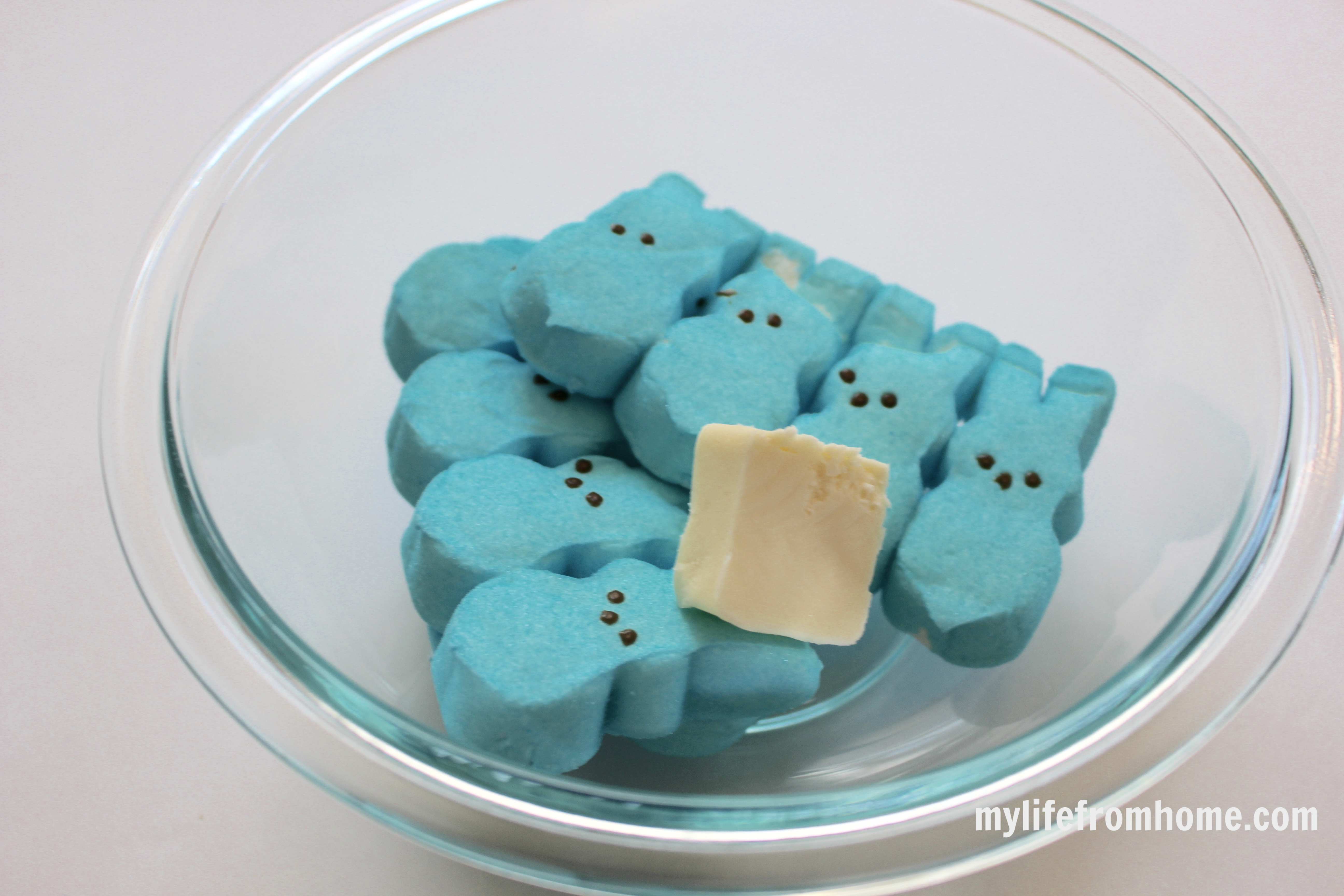 Easter Peep Popsicles by www.whitecottagehomeandliving.com