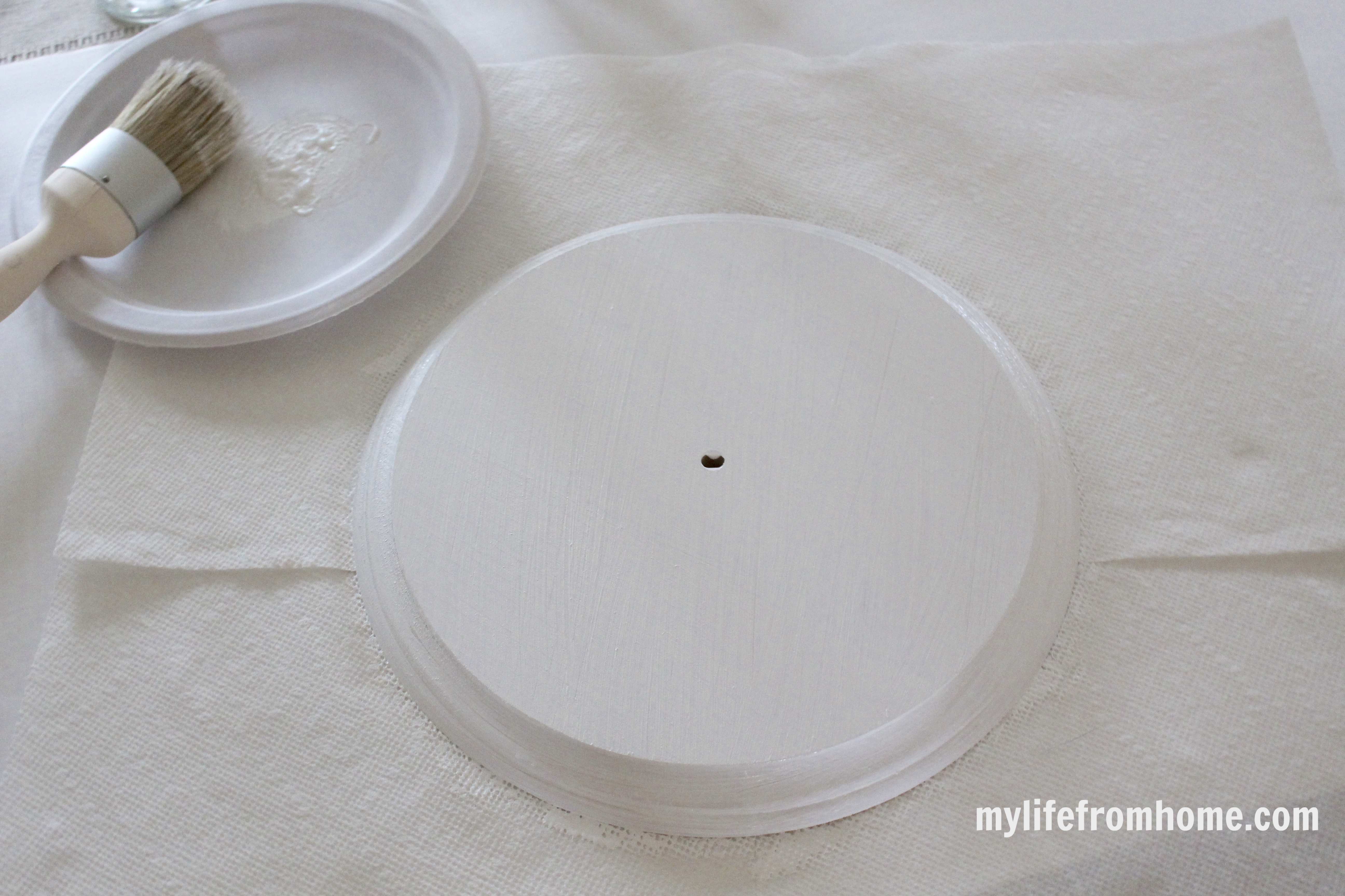 Painted Wooden Round by www.whitecottagehomeandliving.com