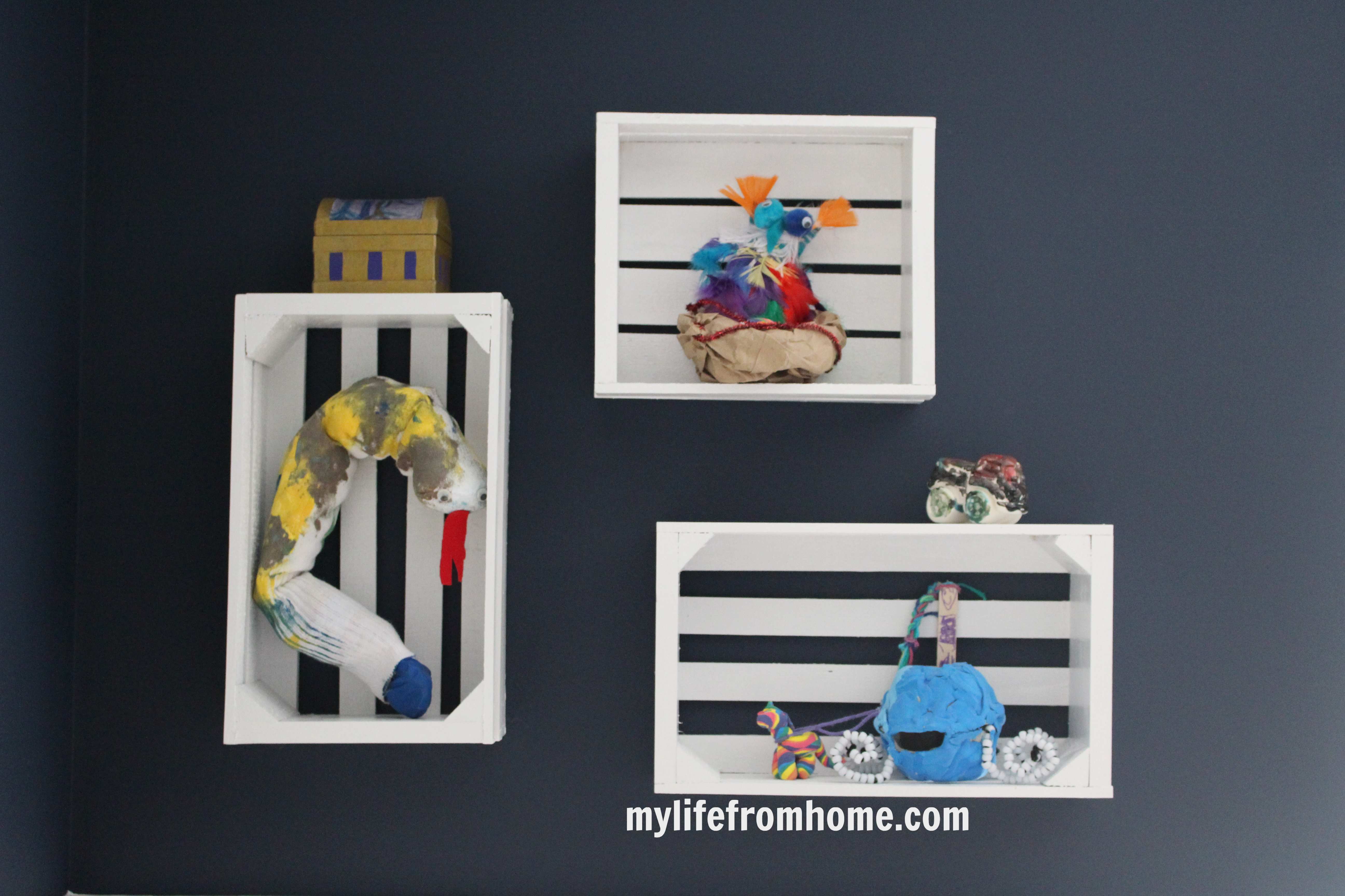 Hanging wall crates for displaying art by www.whitecottagehomeandliving.com