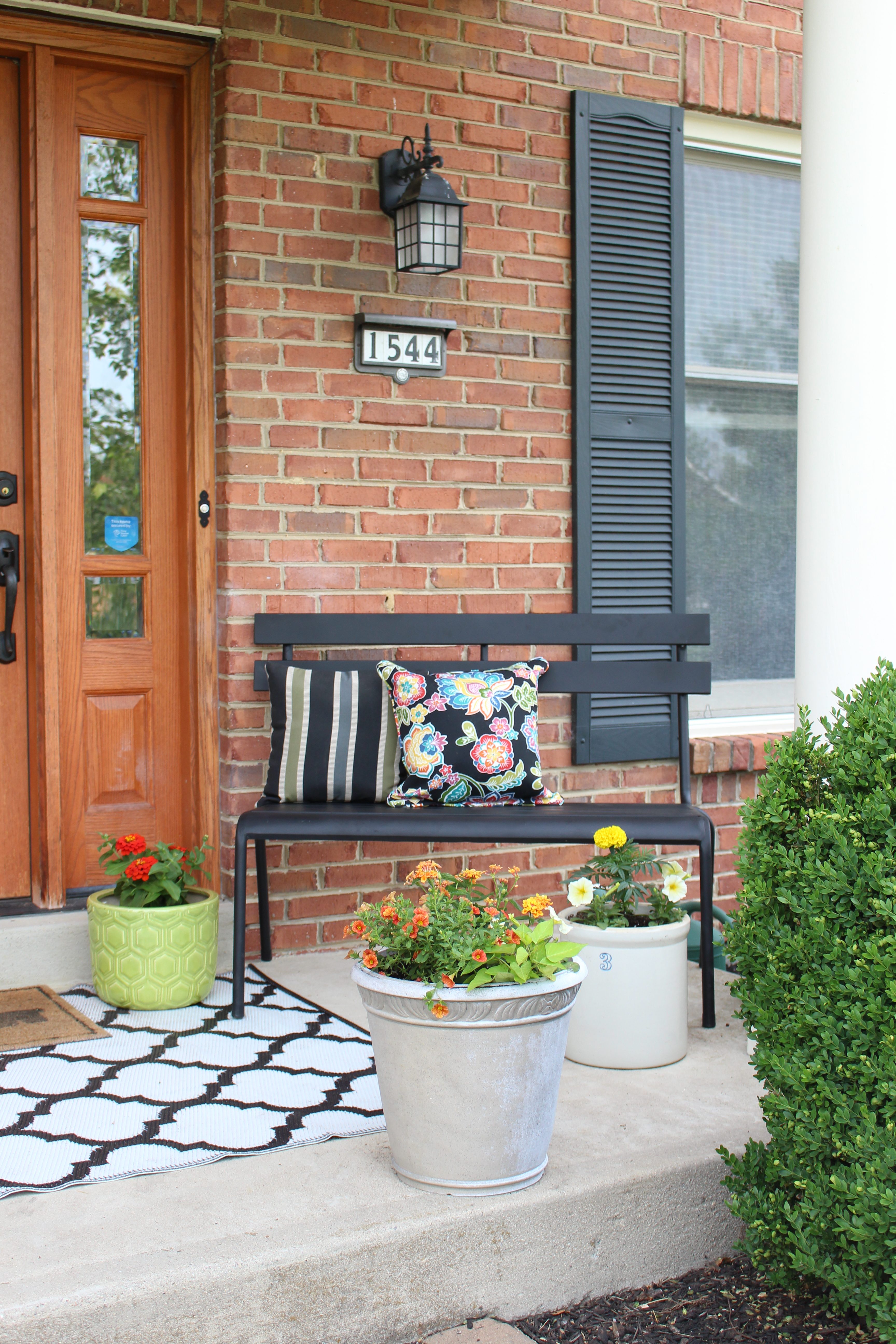Front Porch Refresh by www.whitecottagehomeandliving.com