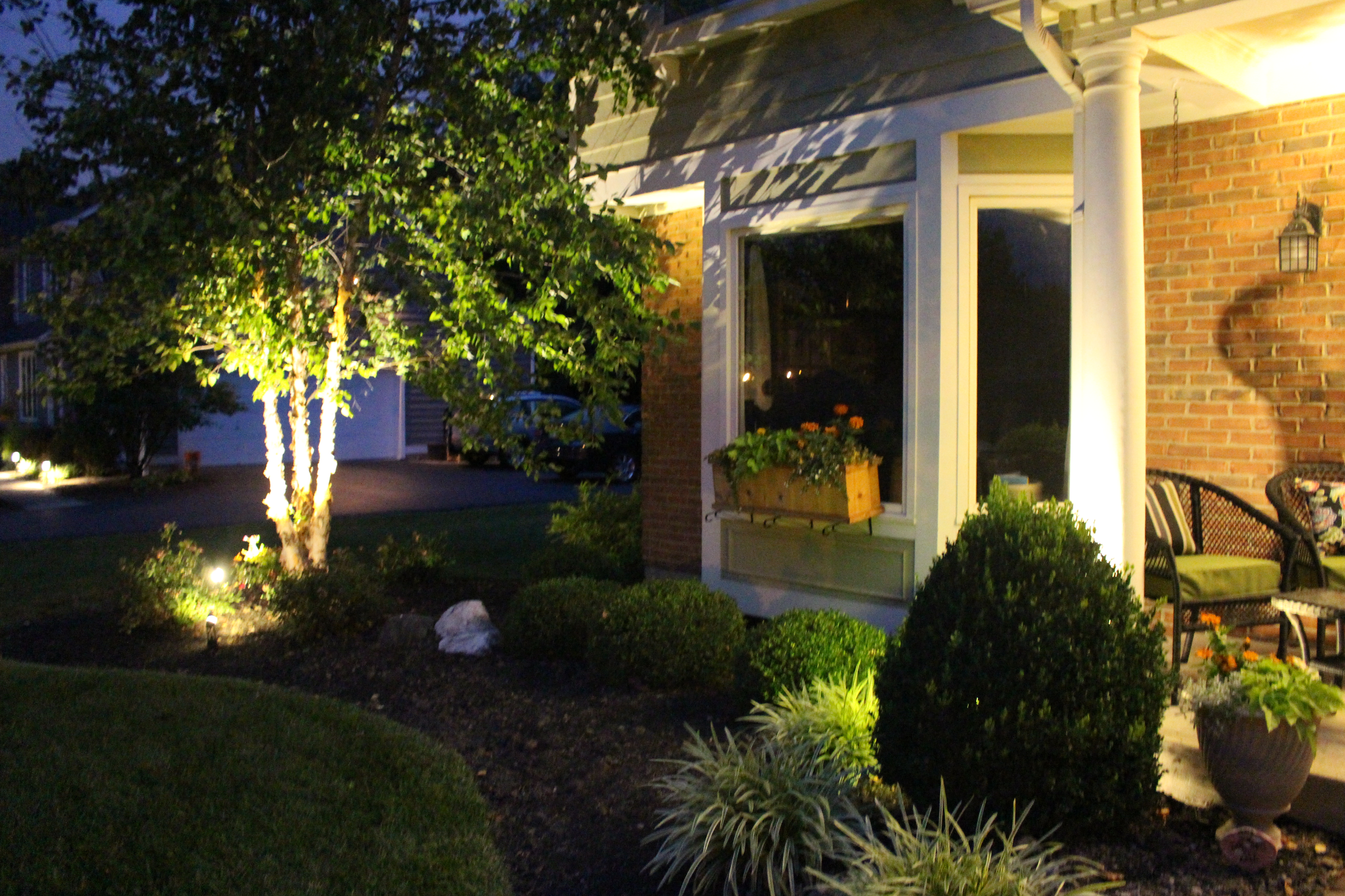 Landscape Lighting Kit from LampsPlus installed for Curb Appeal by www.whitecottagehomeandliving.com