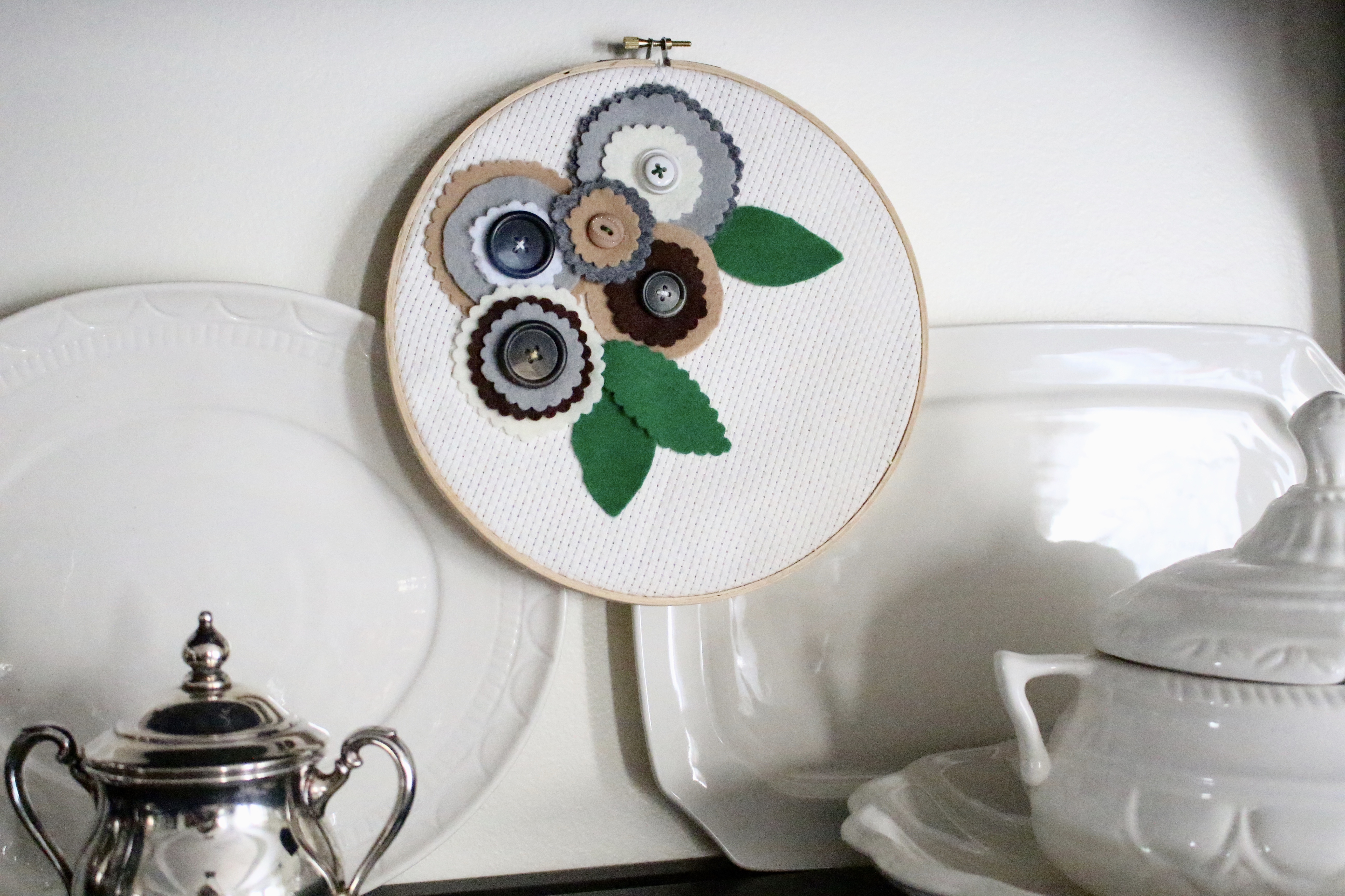 Embroidery Hoop Art with Felt Flowers by www.whitecottagehomeandliving.com