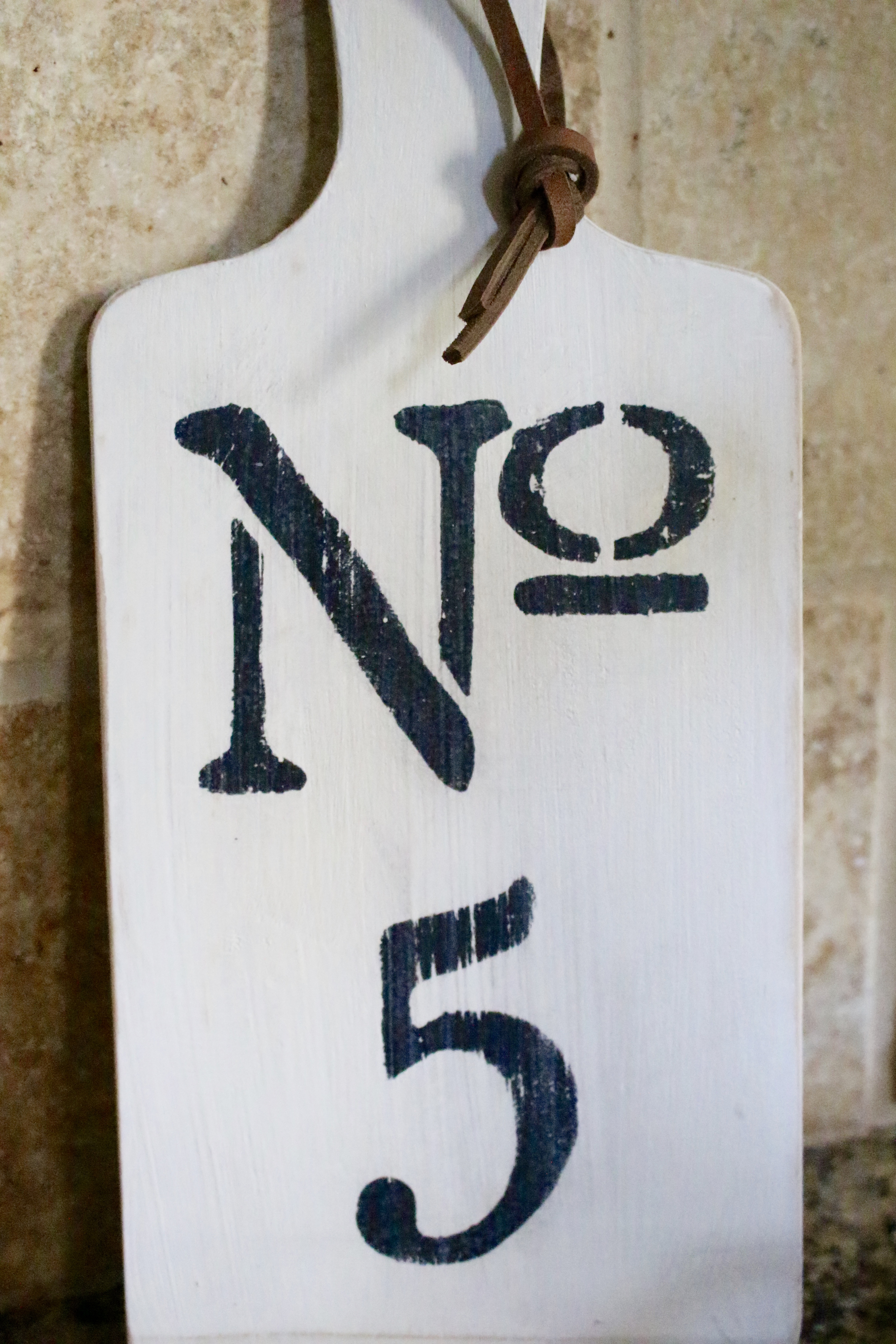 Wooden paddle makeover using chalk paint and a stencil by www.whitecottagehomeandliving.com