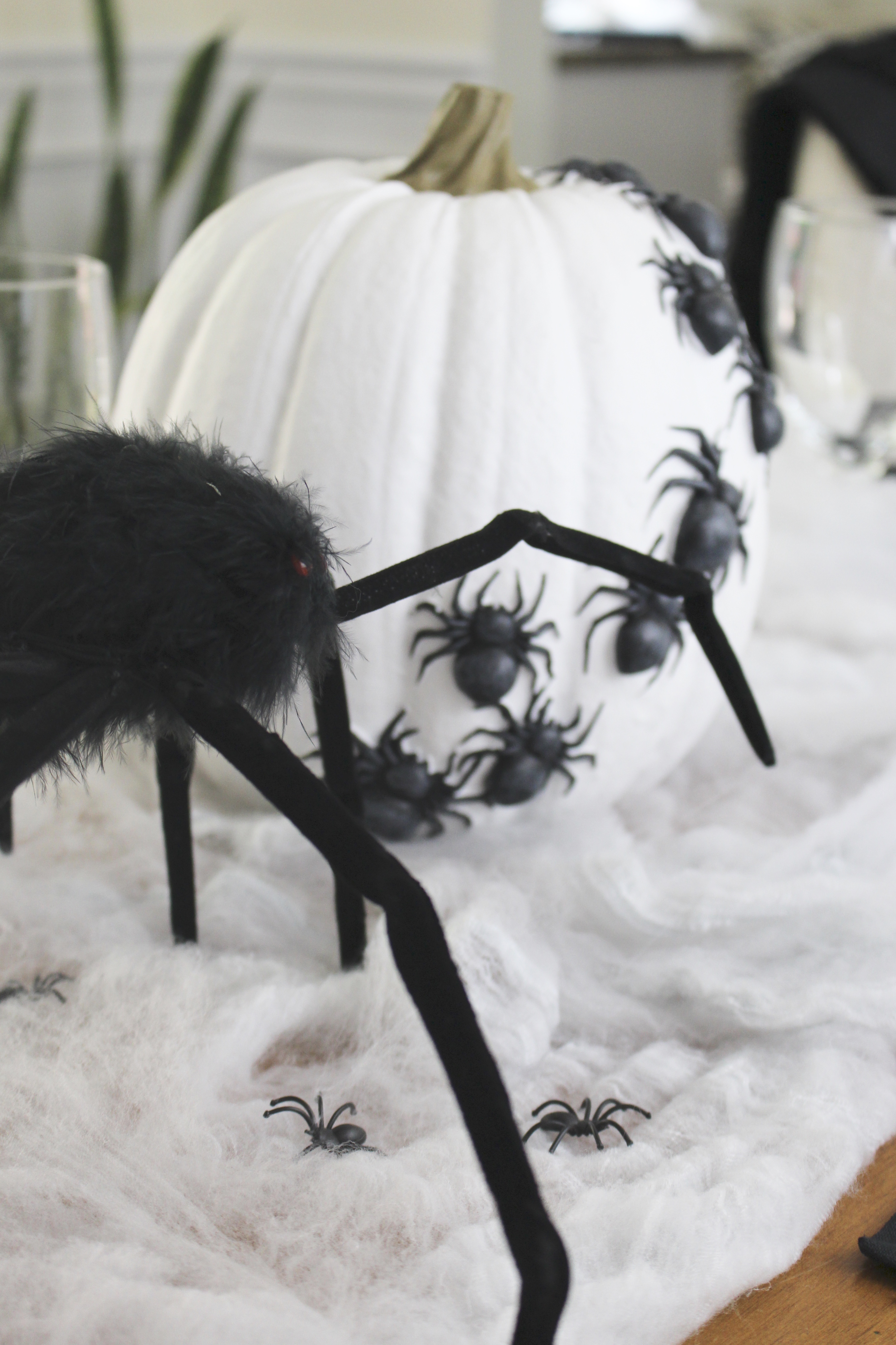 Halloween dining tablescape- At Home- Halloween- table decor- seasonal decorating- black and white Halloween decor- decorating for Halloween