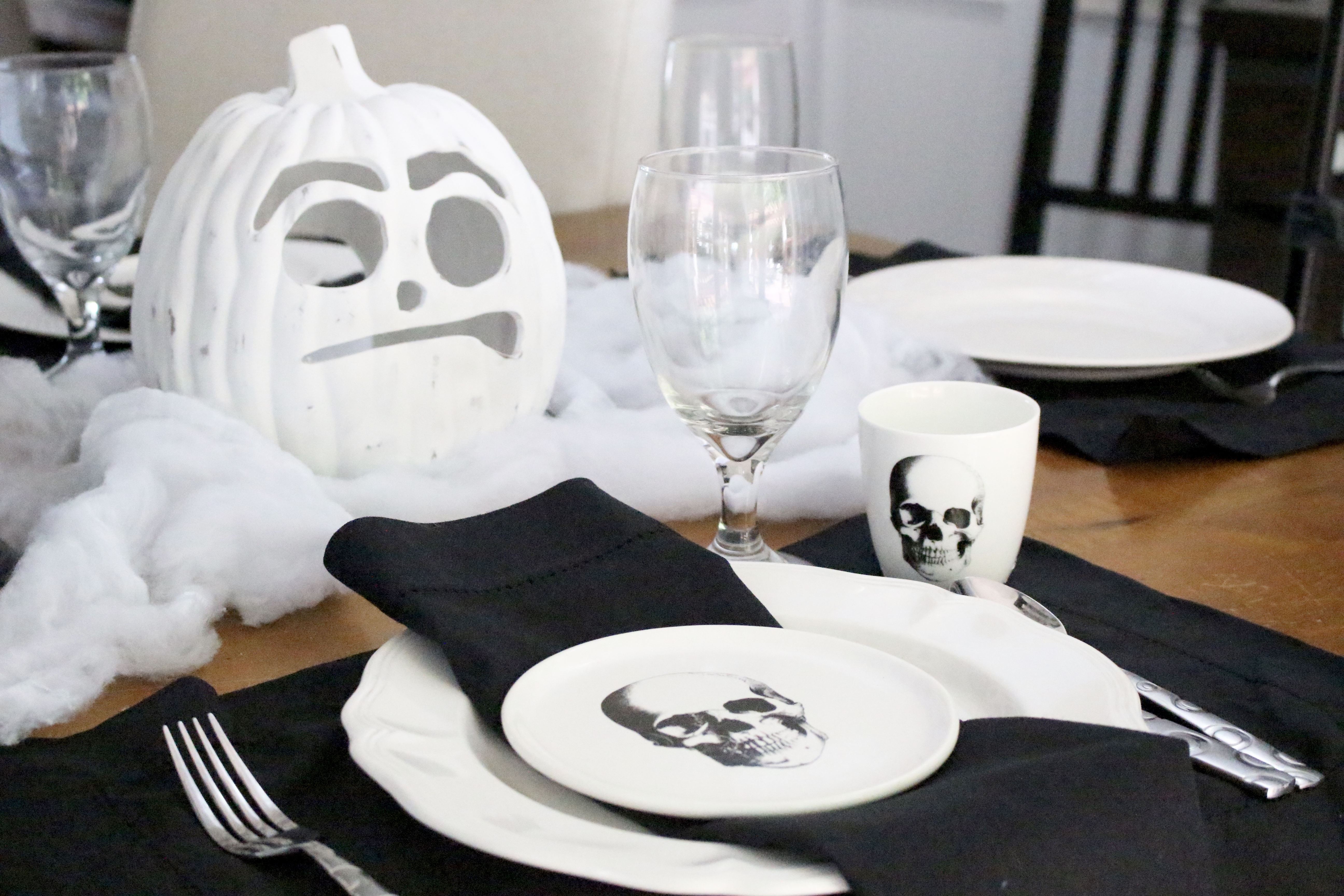 Halloween dining tablescape- At Home- Halloween- table decor- seasonal decorating- black and white Halloween decor- decorating for Halloween