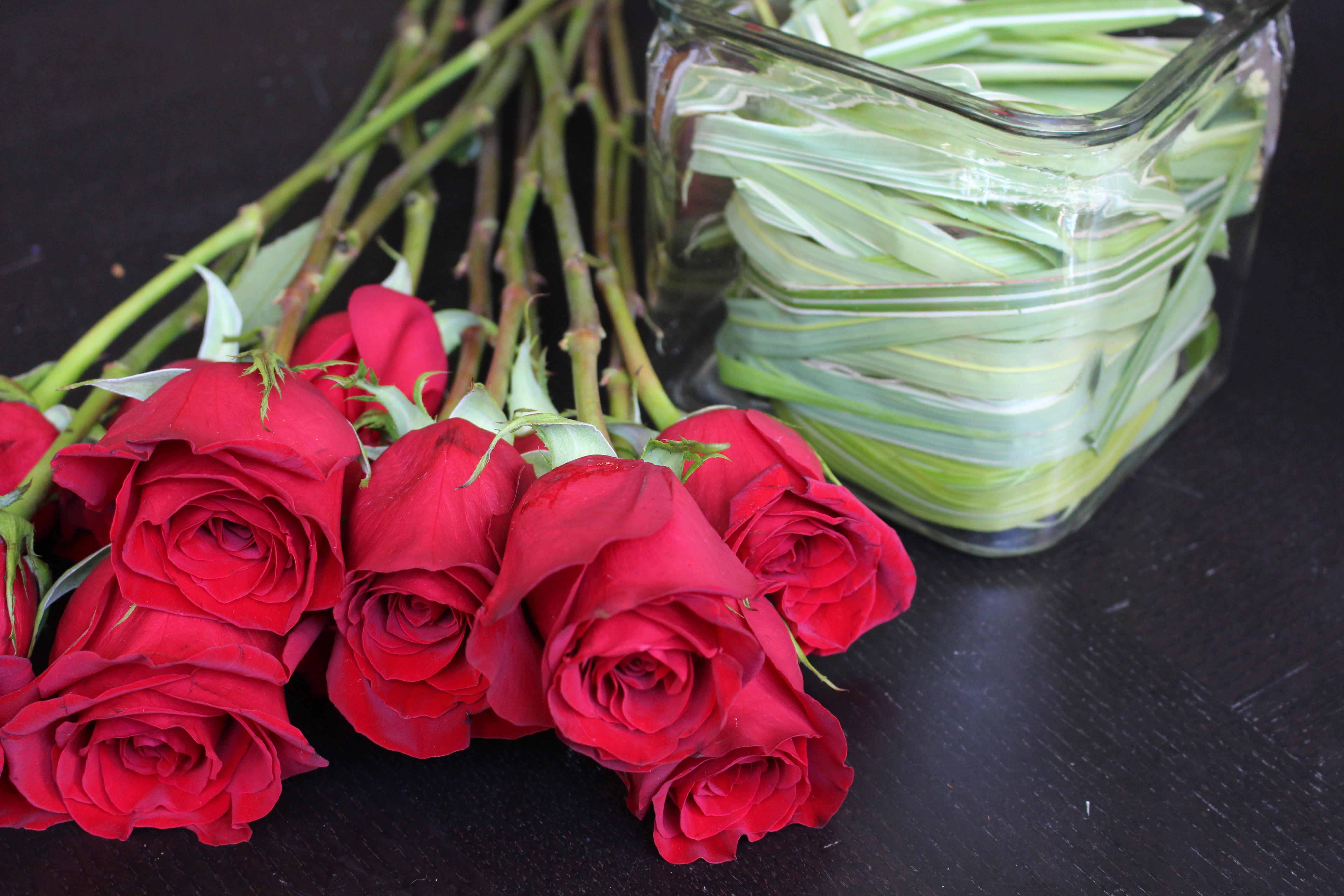 Run for the Roses Flower Arrangement | red roses | flower arranging | rose arrangement | simple flower arranging | hand bouquet | using grocery store bouquets