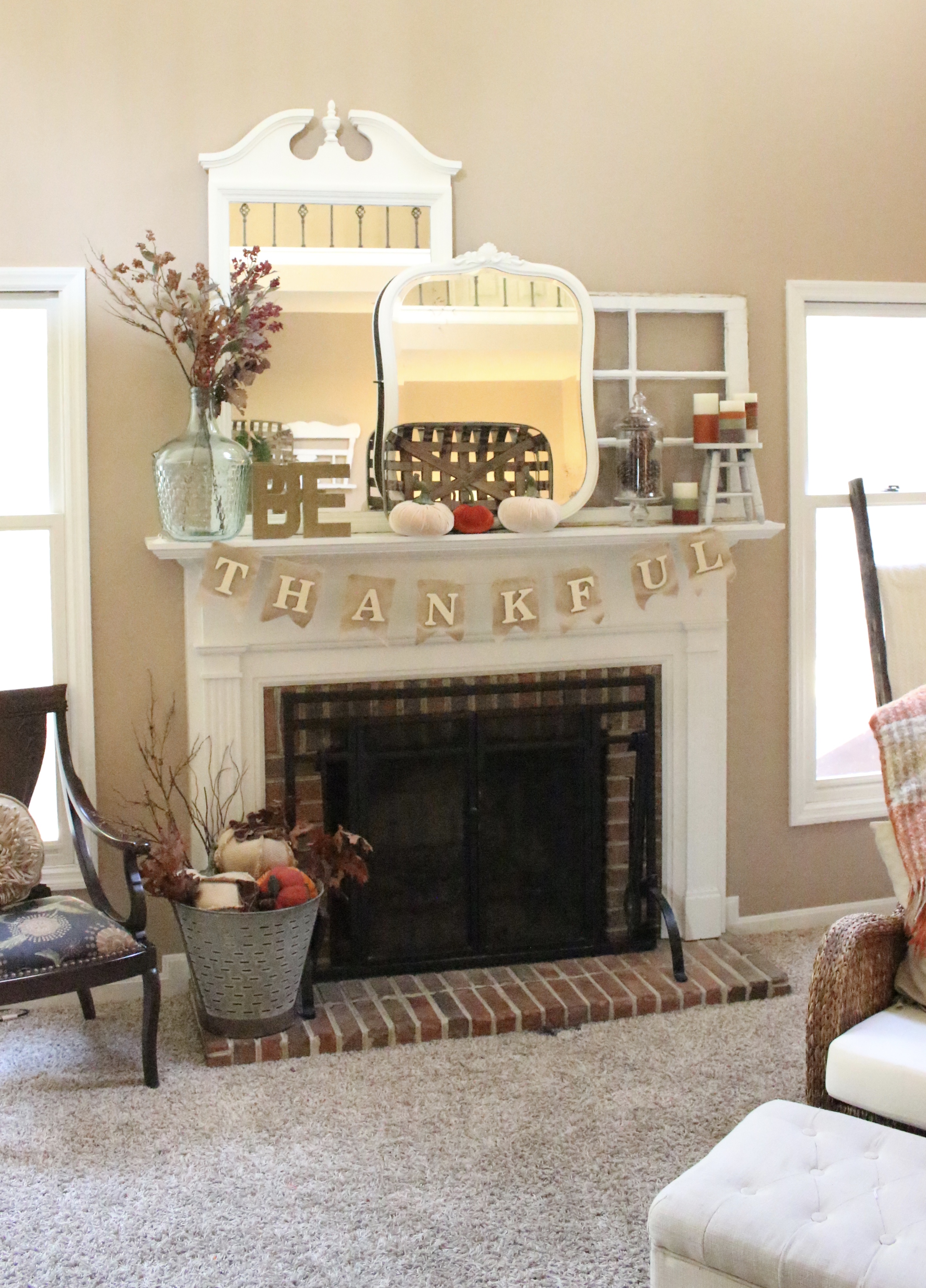 Thanksgiving Mantel- Be Thankful banner- seasonal garland- rustic Thanksgiving mantel- mantle- crafts- DIY mantel