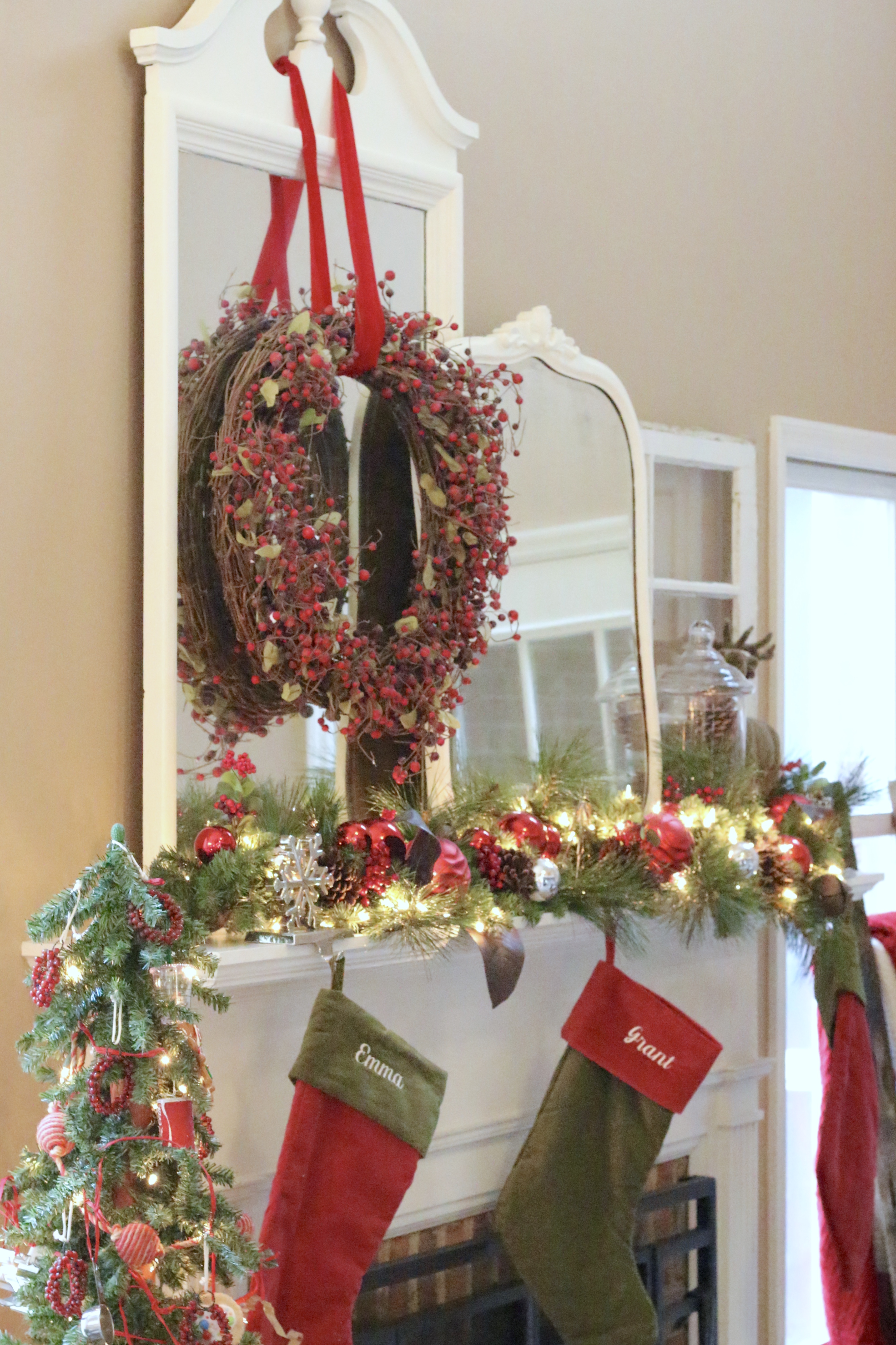 Christmas mantel- decorating for Christmas- holiday decor- holiday mantel- Seasonal mantels