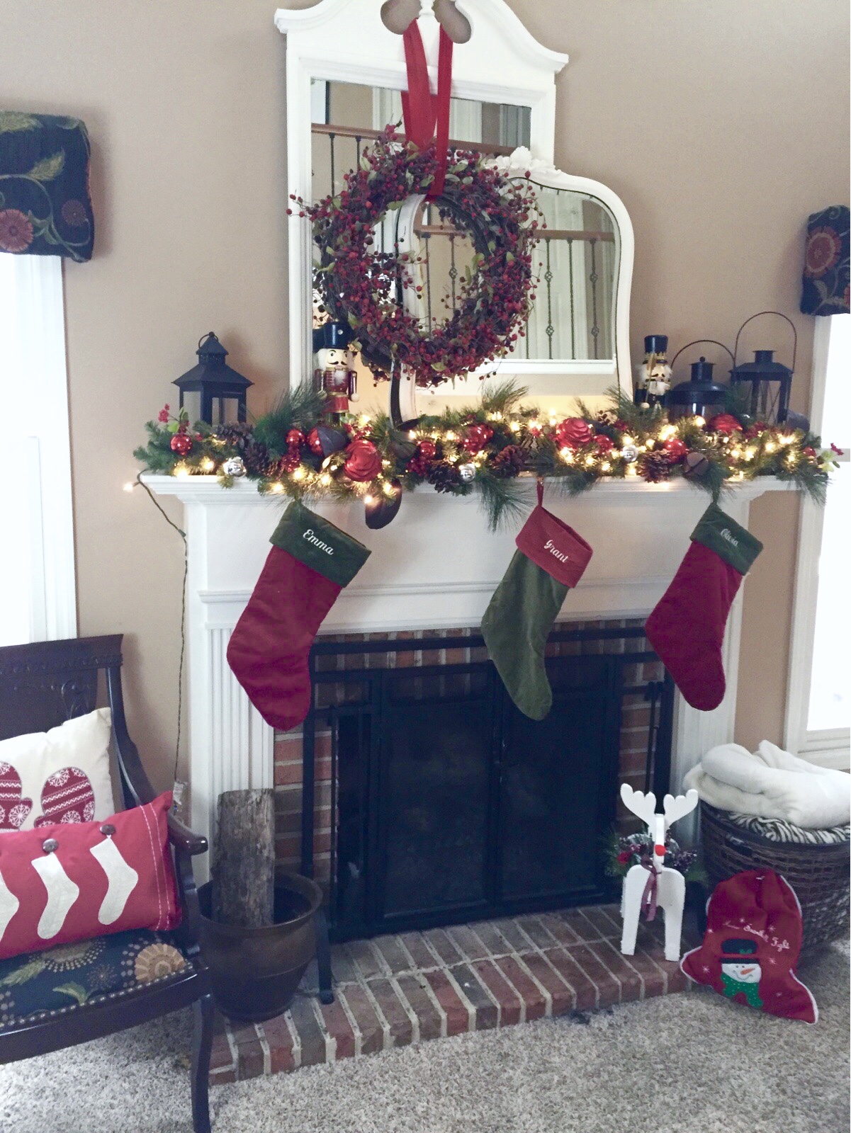Christmas mantel- decorating your mantel for Christmas- mantle decorating- holiday decor- decorating for Christmas