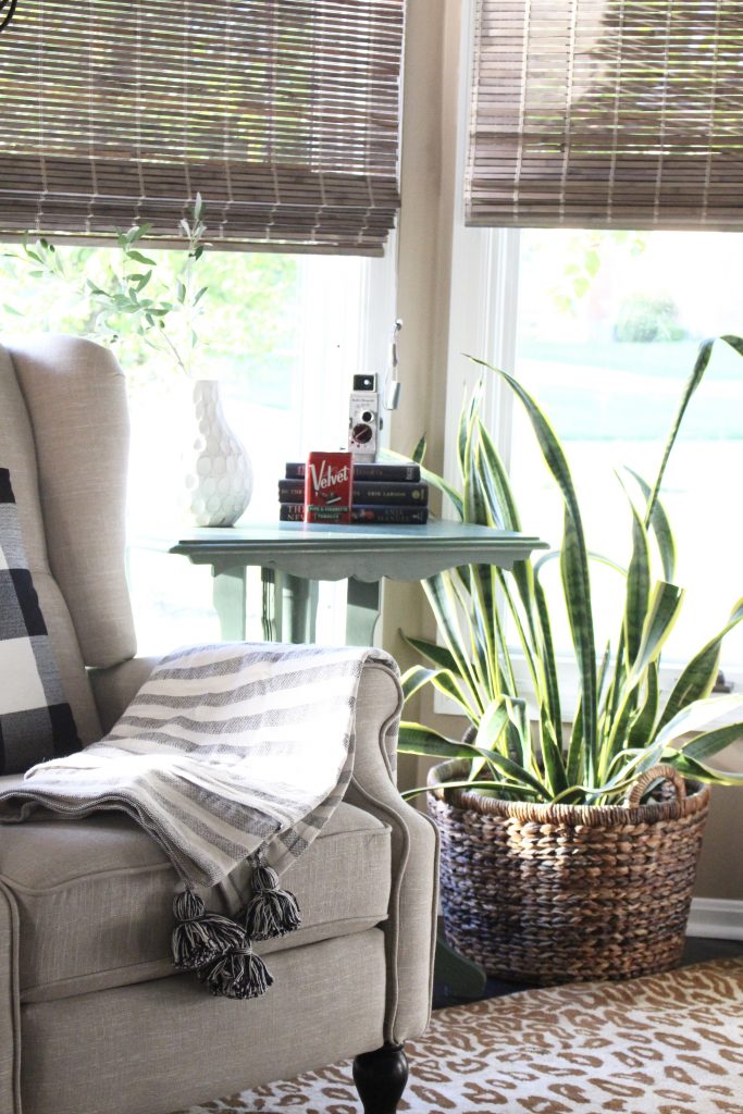 Amy Howard Paint- painting furniture- one step paint- how to age a piece of furniture- dark wax- painted table- green side table- how to wax furniture