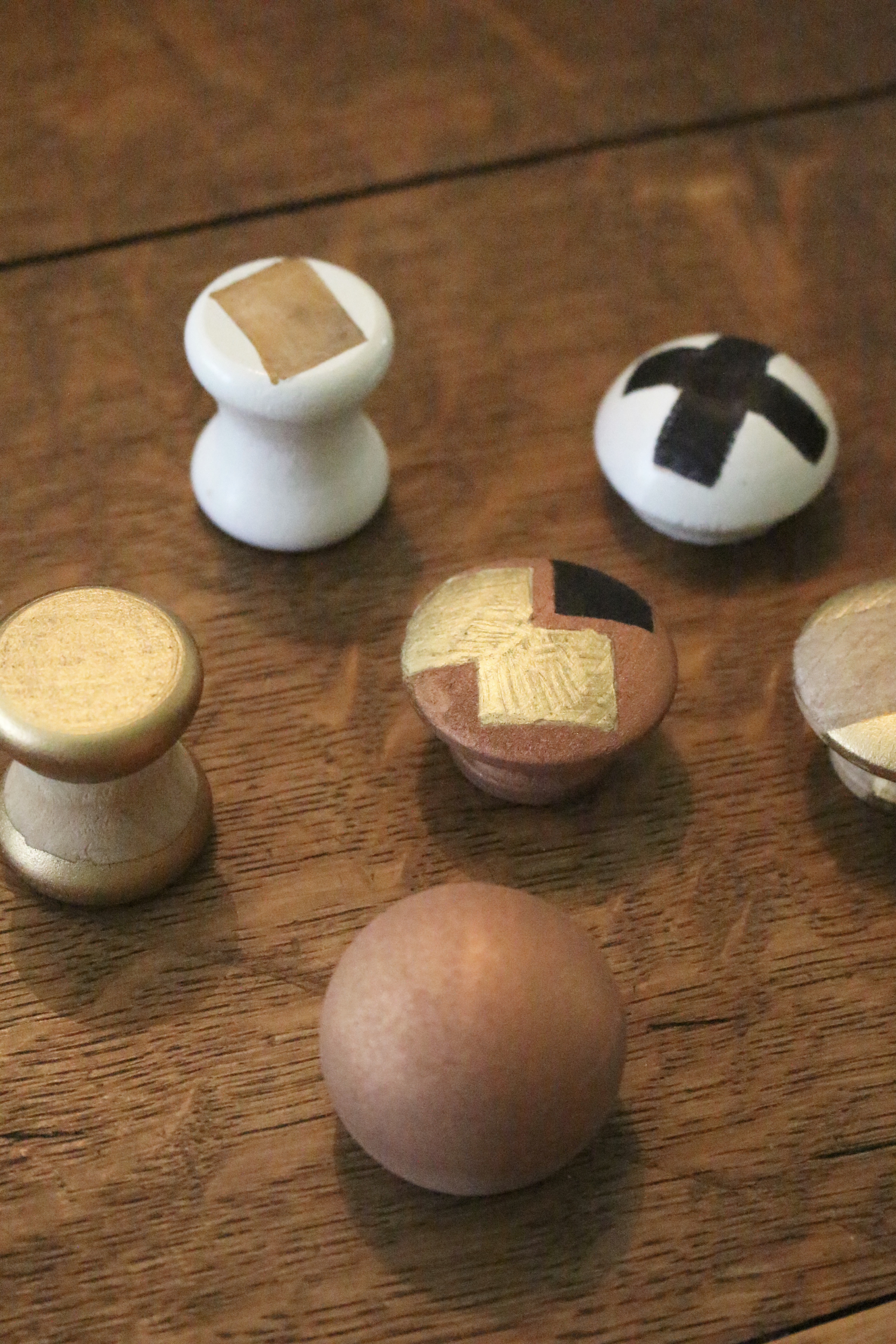 Magnets made from wooden knobs, metallic spray paint, magnets, geometric magnets, wooden knobs, refrigerator magnets, metallics, painted knobs, wooden, DIY designer magnets