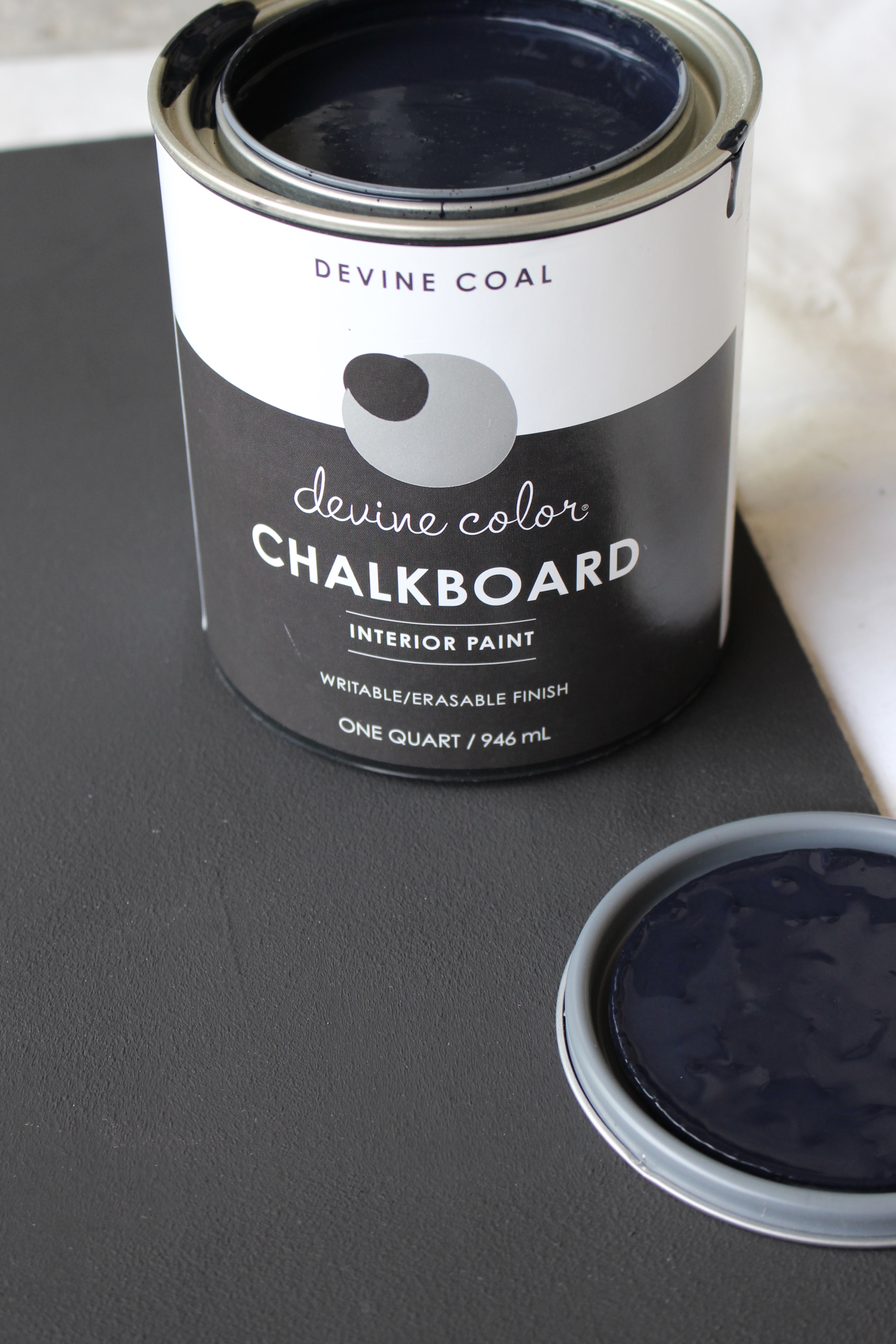 Farmhouse Chalkboard- Recycling a Vintage Frame into a Chalkboard- Vintage frame- Using a frame to make a chalkboard- chalkboard- Devine Color Paint- Making a chalkboard- chalkboard paint project- farmhouse style frame- DIY- Craft- white chalkboard- chalkboard art for summer
