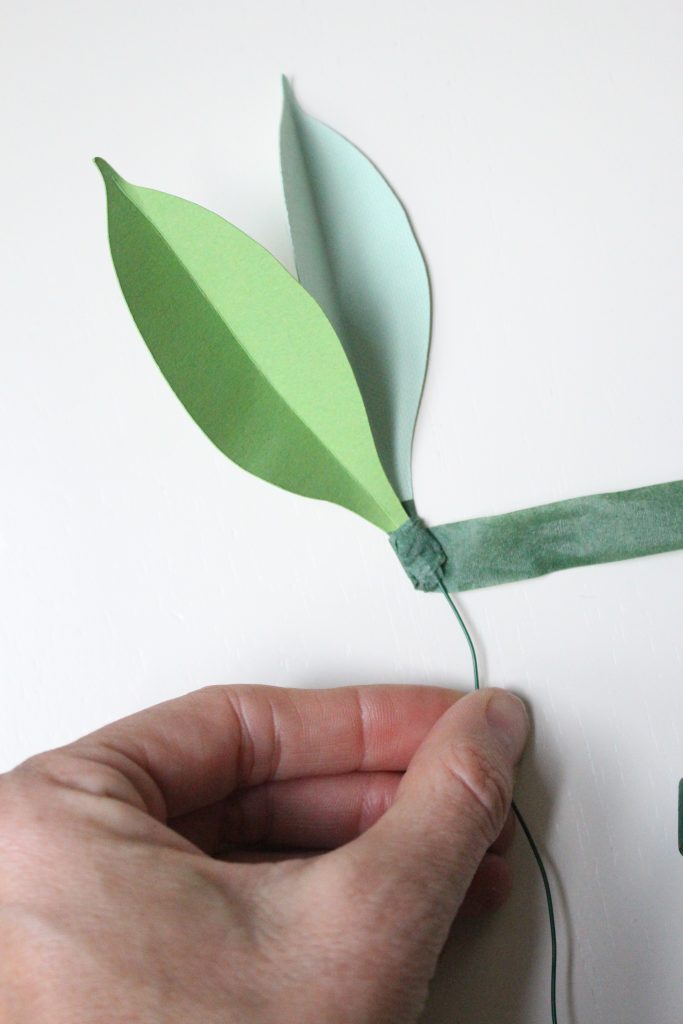 Farmhouse Paper Swag- Cricut Explore Air- paper crafts- DIY- die cut- paper leaves- swag- garland- leaves- farmhouse style- farmhouse- blanket- rustic ladder