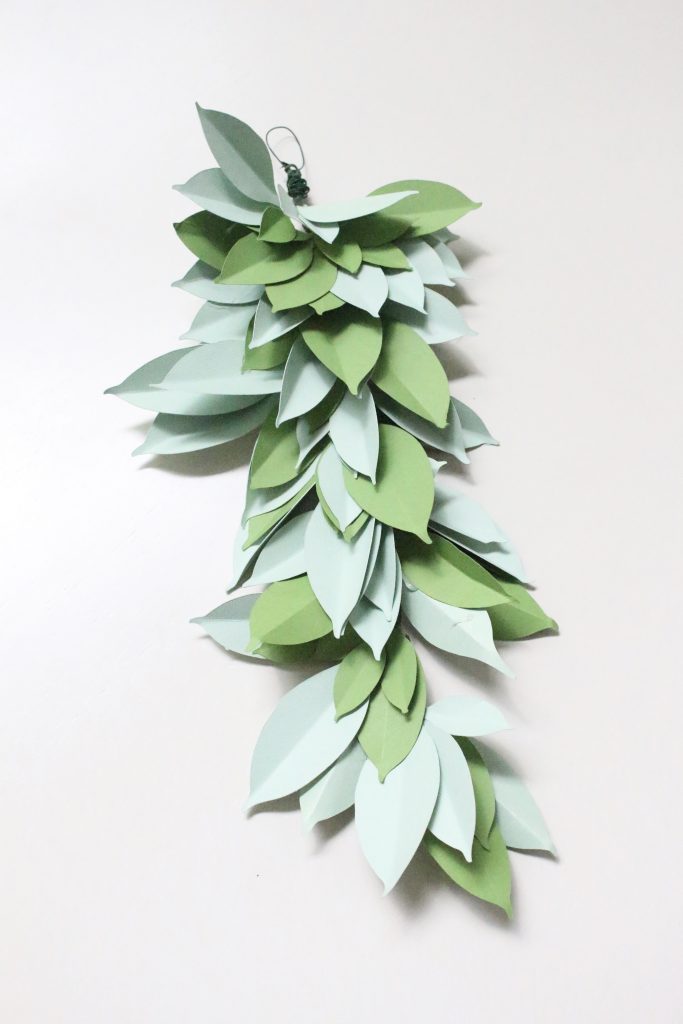Farmhouse Paper Swag- Cricut Explore Air- paper crafts- DIY- die cut- paper leaves- swag- garland- leaves- farmhouse style- farmhouse- blanket- rustic ladder