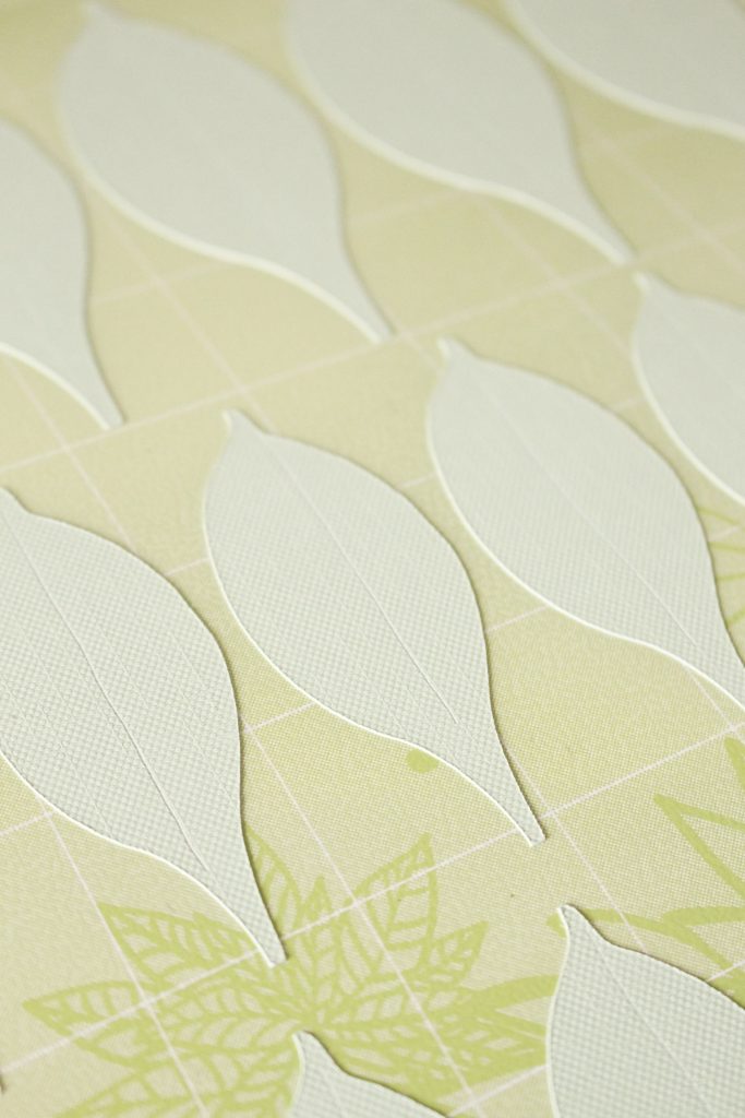 Farmhouse Paper Swag- Cricut Explore Air- paper crafts- DIY- die cut- paper leaves- swag- garland- leaves- farmhouse style- farmhouse- blanket- rustic ladder