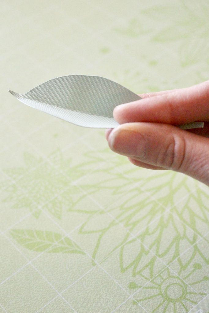 Farmhouse Paper Swag- Cricut Explore Air- paper crafts- DIY- die cut- paper leaves- swag- garland- leaves- farmhouse style- farmhouse- blanket- rustic ladder