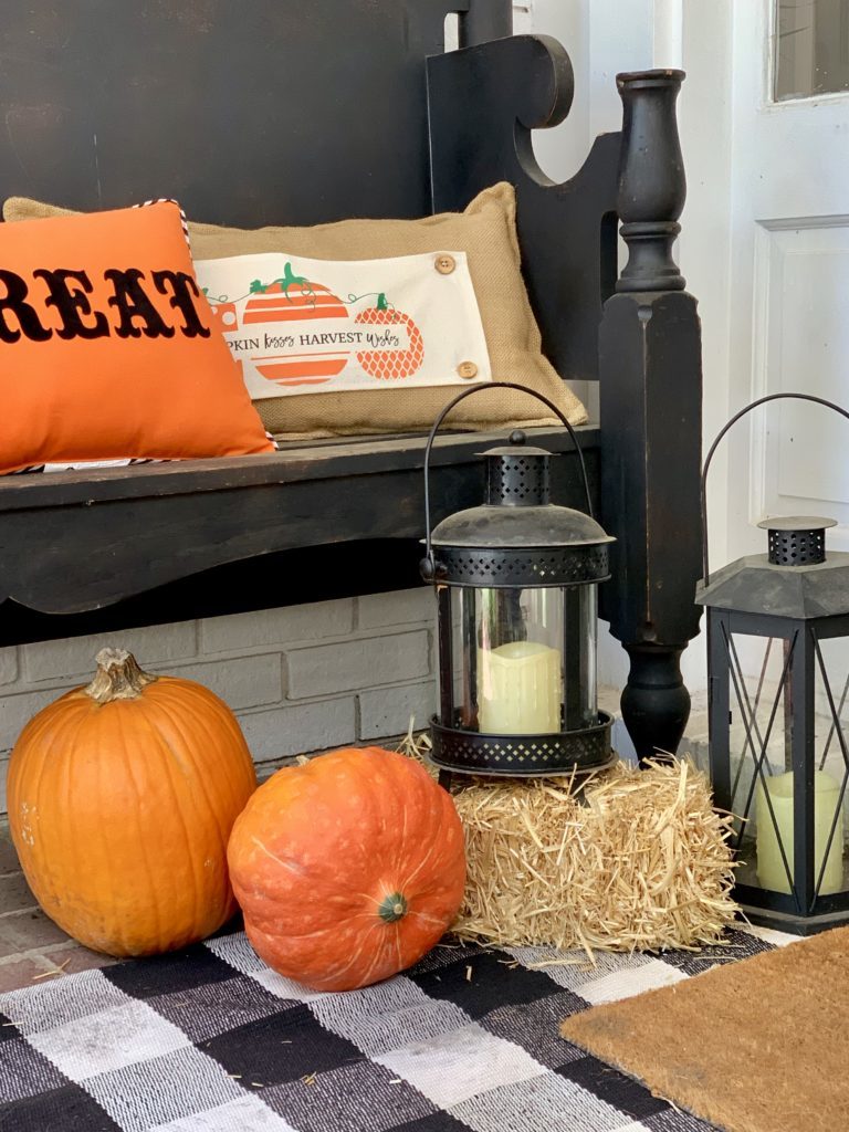 Fall Porch with Touches of Halloween, front porch decor, fall porch decor, pumpkins, decorating for Halloween, lanterns, porch decorating, fall, layered rugs, mums,