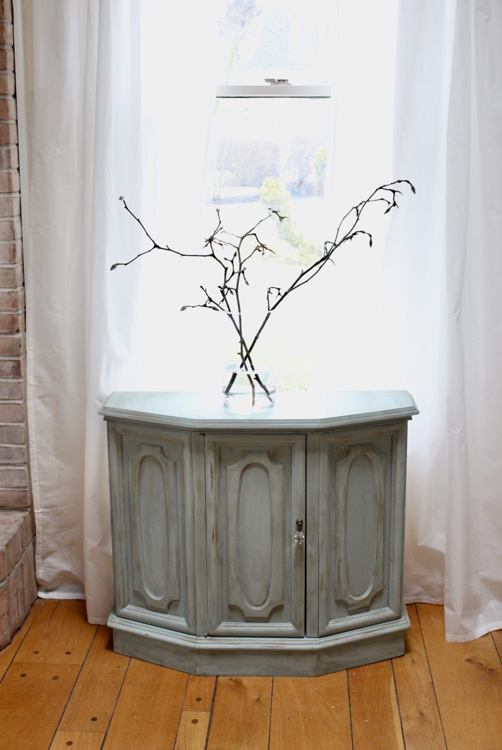 Green Painted Cabinet from a Thrift Store- thrift store finds- painting furniture- how to paint furniture using chalk paint- green painted furniture- green decor