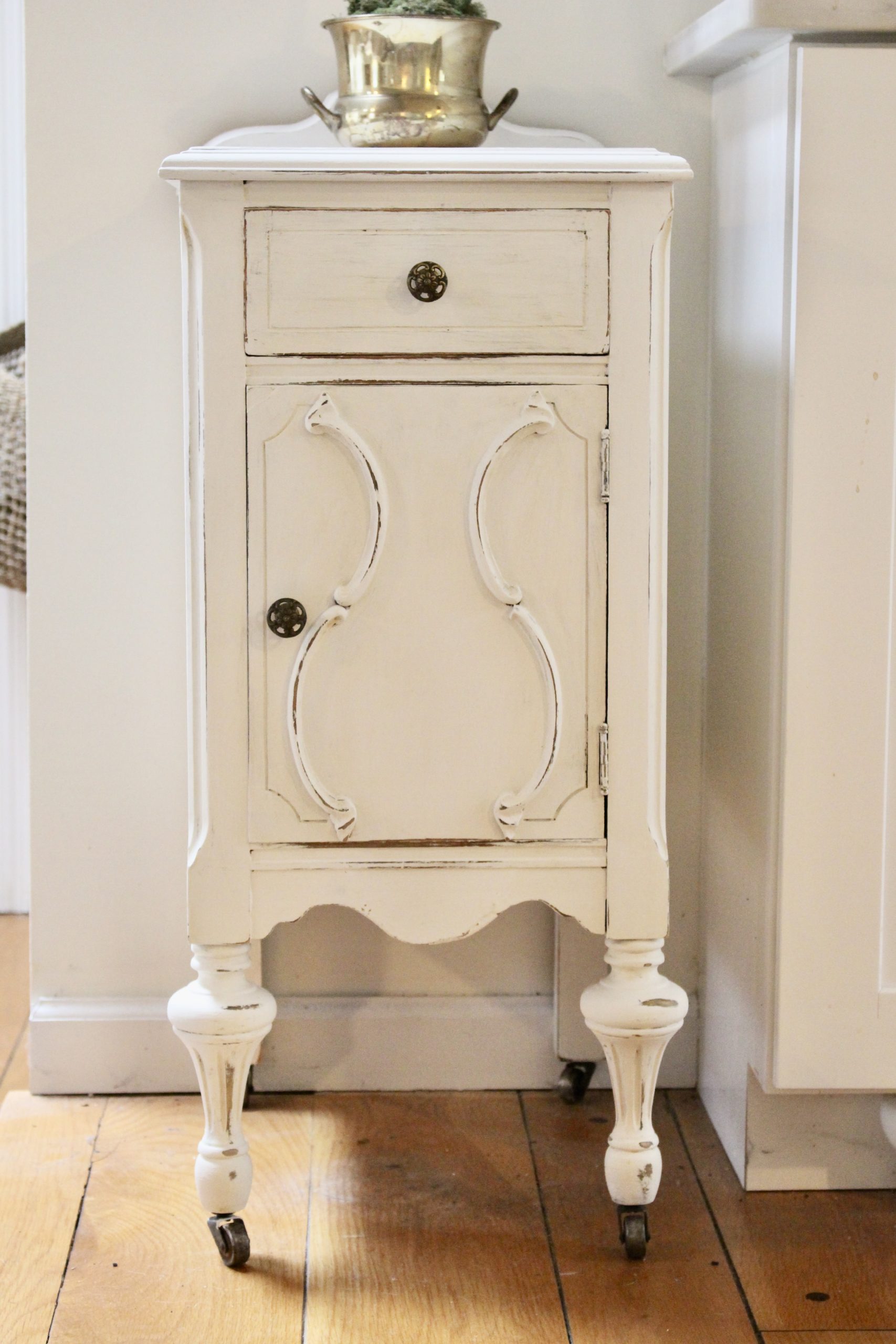 Thrift Store Cabinet Updated with Chalk Paint for a Coffee Bar.- diy- projects- painting furniture- using chalk paint- updating furniture- rusteoleum linen white chalk paint