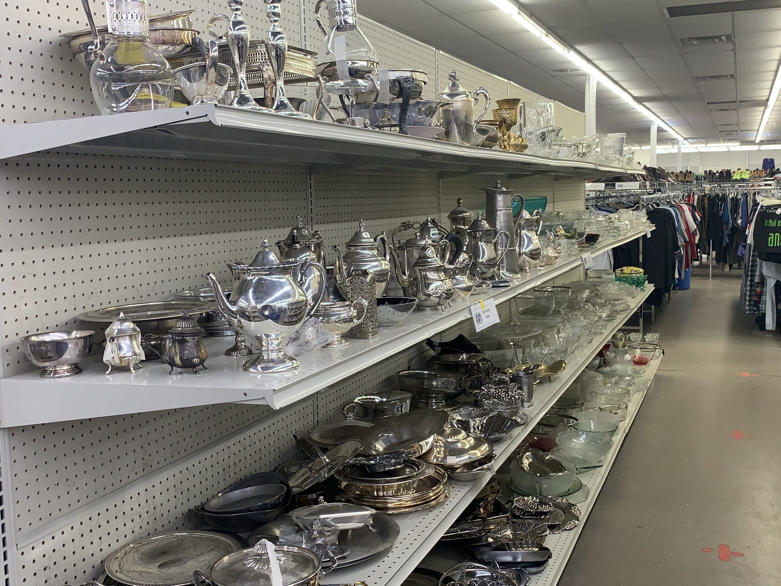 5 Kitchen Items You Should Always Buy If You See Them At A Thrift