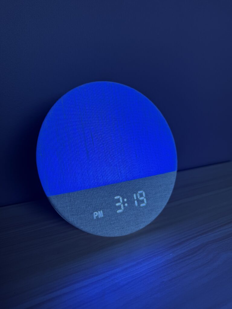 Different colour options on the dimmable alarm clock