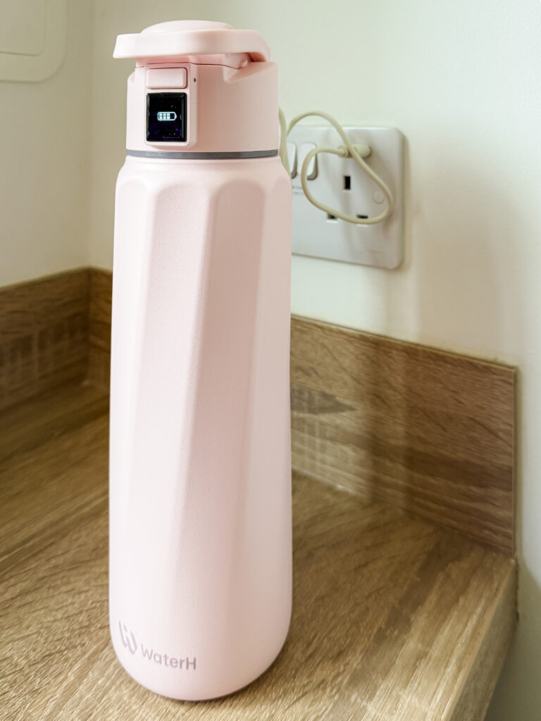 WaterH 32oz smart bottle charging