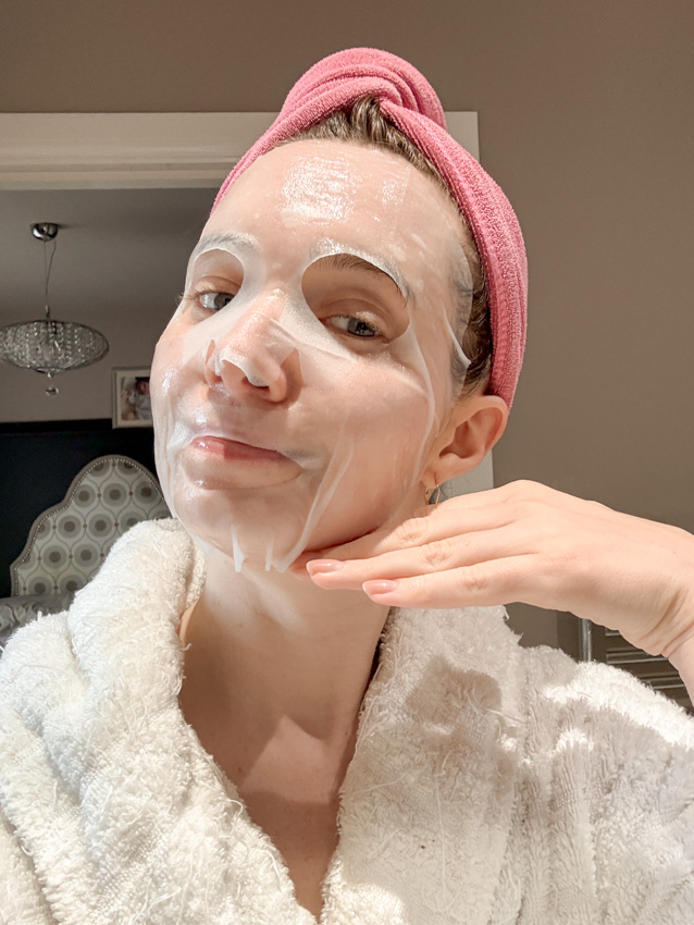 VT Reedle Shot Soft Deep Mask sheet applied to the face